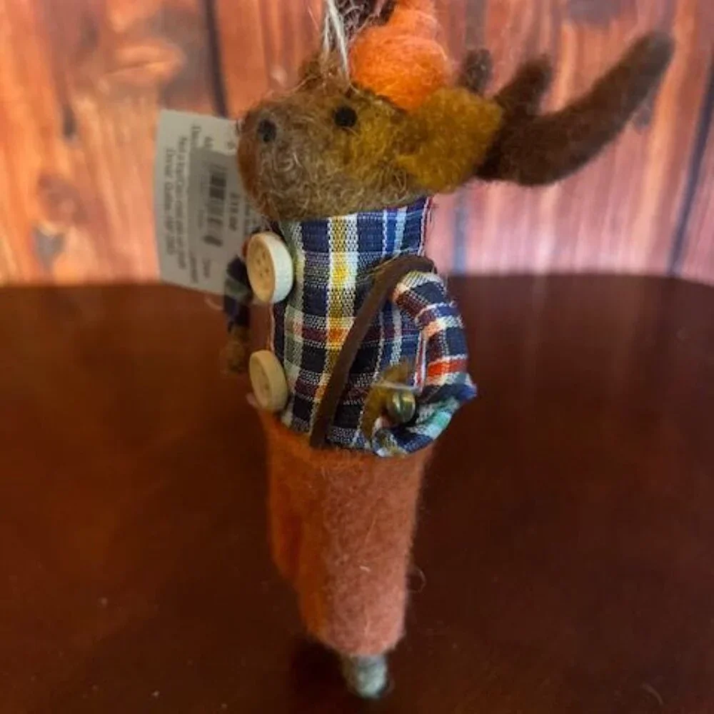 Felt Reindeer & Fox Ornaments With Plaid Outfits‎ & Button holding tools
